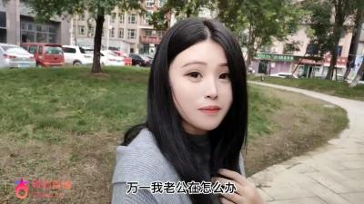 饥渴人妻大胆出轨偷情,绿帽老公心大装瞎全程放任!